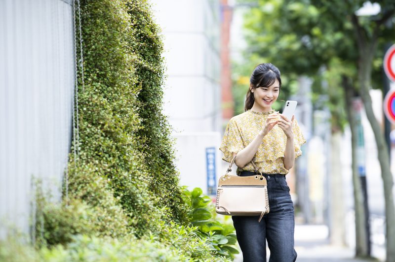 スマホ/操作/女性