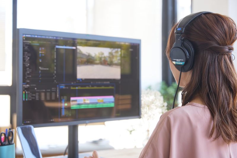 フリーランス/自宅/リモートワーク/女性/動画編集